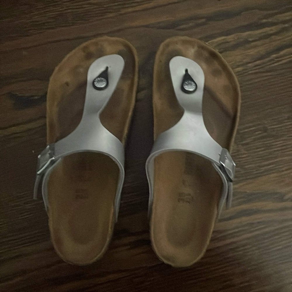 Silver Gizeh Birkenstocks
